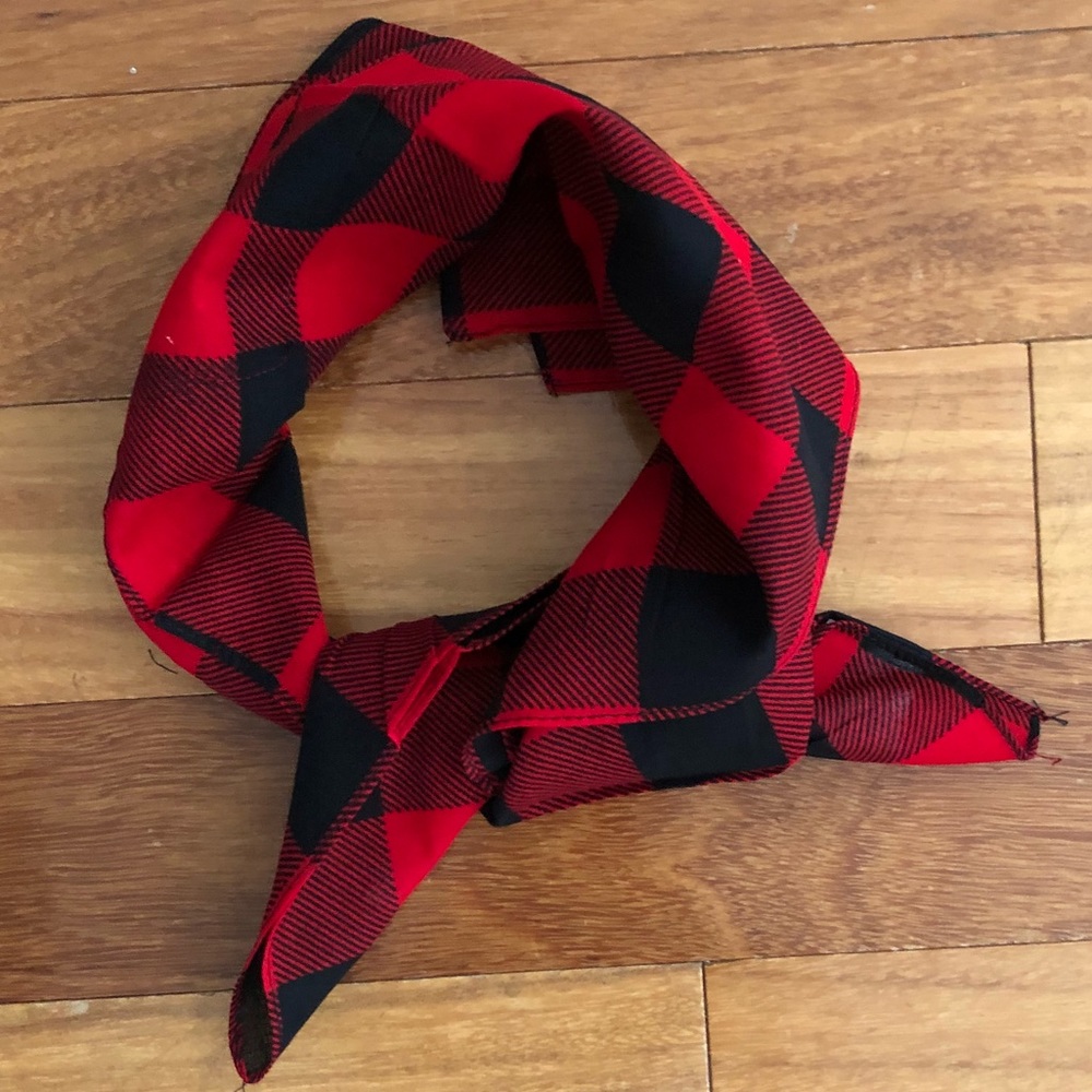 Women’s Buffalo Plaid Print Neck Scarf. - Picture 2 of 3